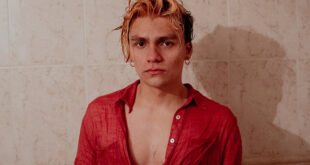 Al Cruzar el Pasillo