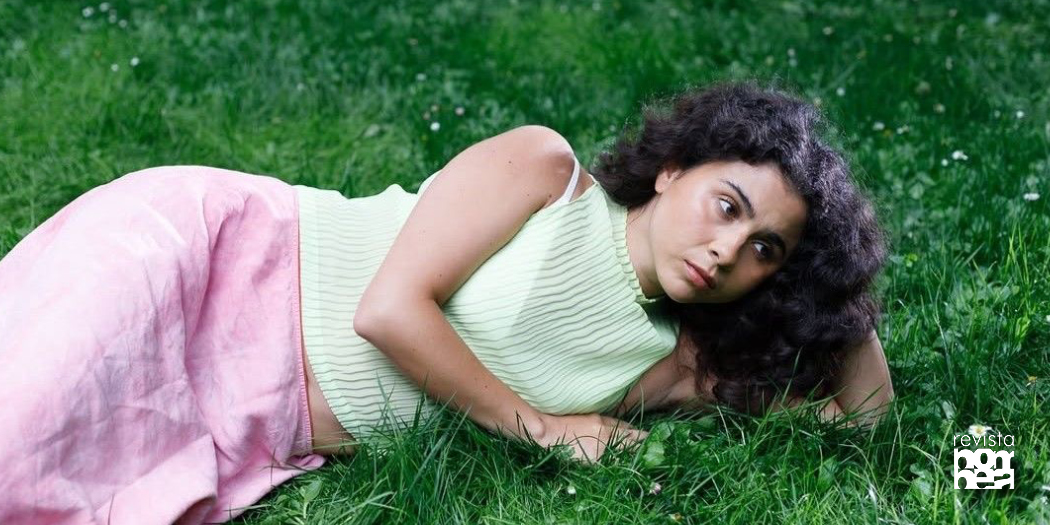 Silvana Estrada transformó la pérdida en un canto colectivo: la historia de “vendrán suaves lluvias”